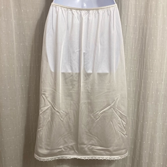 Vintage Velrose Half-Slip - Picture 4 of 6